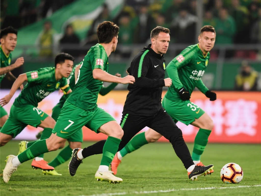 中超赛场上的北京国安：表现回顾与未来期待